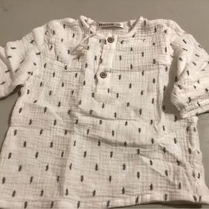 Size 6T white shirt with feathers design